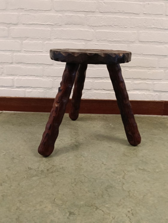 Sgabello brutalista a treppiede vintage anni '50-'60 – Sgabelli, Legno (photo 2 of 8)