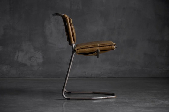 Image 1 of Eetkamerstoel van leer en staal, ontworpen door Raymond Rombouts, België, 20e eeuw.