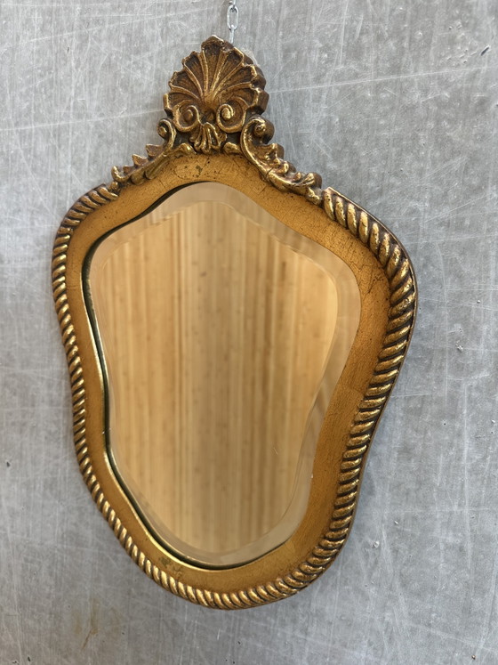 Image 1 of Miroir vintage doré à crête et verre facetté