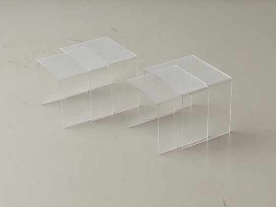 Image 1 of Set di 2 tavolini laterali/impilabili in plexiglass in stile Space Age, anni '70