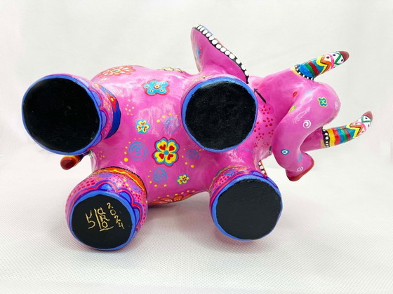 Image 1 of Una statuetta di elefante rosa in stile boho. Realizzata a mano dall'artista.