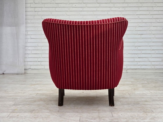 Image 1 of Deense fauteuil uit de jaren 60, bekleed met rood gestreepte meubelwol, poten van eikenhout.