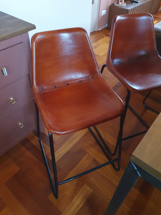 Image 1 of Industriële eettafel en stoelen / bartafel en barkrukken