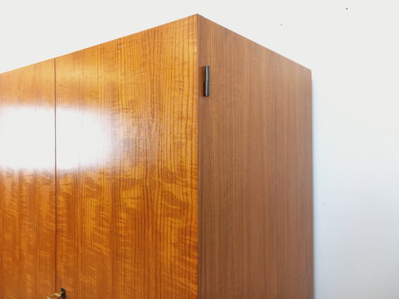 Image 1 of Vintage kledingkast in modernistische stijl van teakhout en metaal uit de jaren 60.