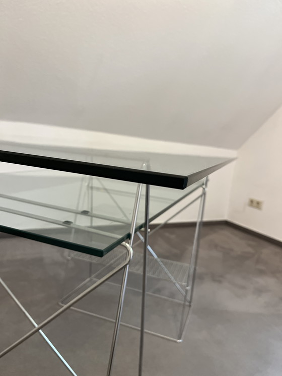 Image 1 of Table de travail futuriste en verre de 1988