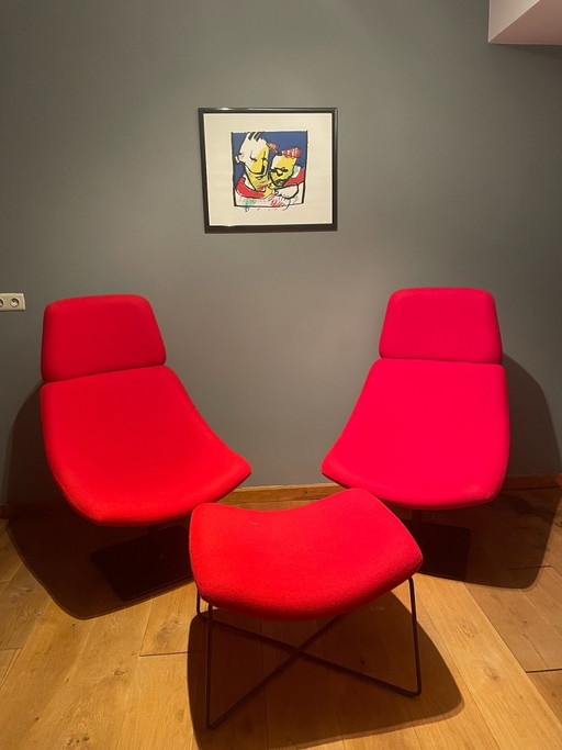 NOTI Sessel-Set – Zwei rote Sessel mit passendem Hocker