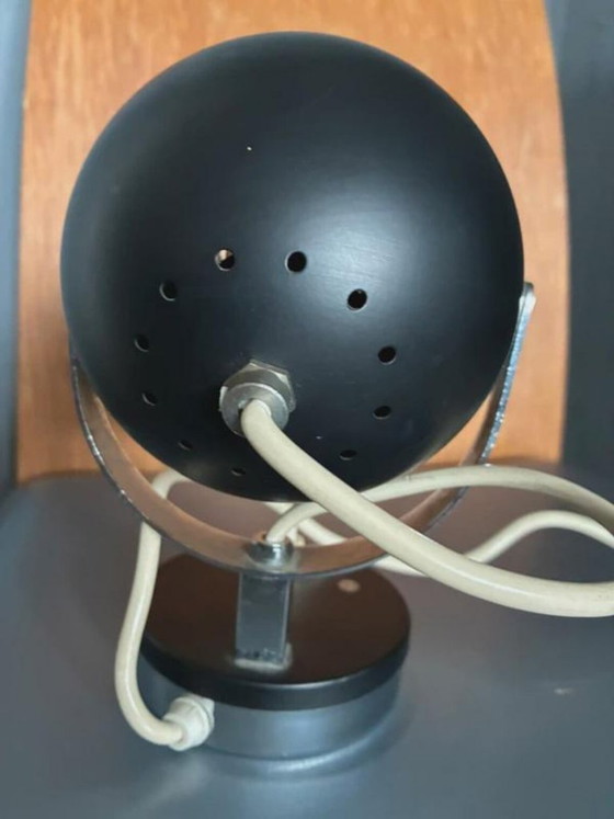 Lámpara de mesa Space Age Eyeball, Foco ajustable cromado y negro (años 60), Lámparas de mesa, Metal, 1960 (foto 5 de 7)