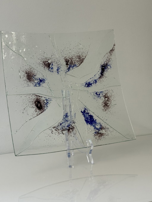 Dekorative Glasschale mit blauen und braunen