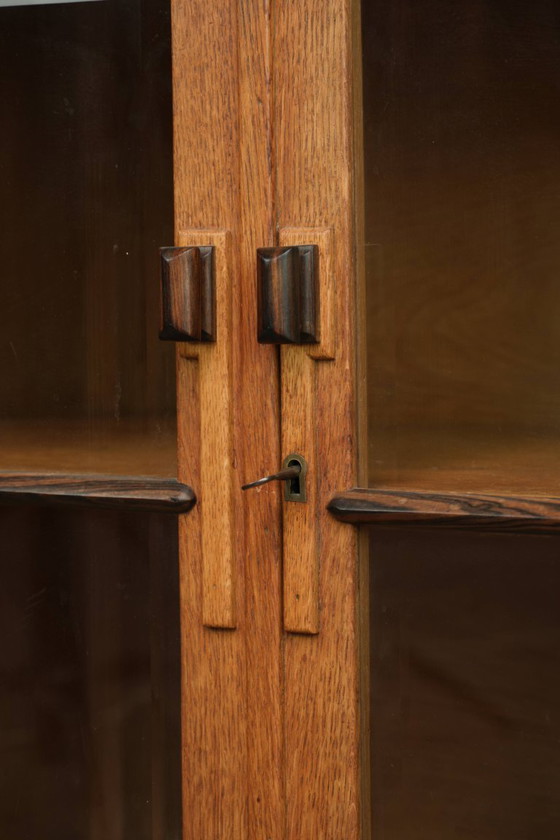 Very nice subtle Dutch oak Amsterdam School cabinet/ Art Deco cabinet with glass doors and beautiful details (photo 11 of 12)