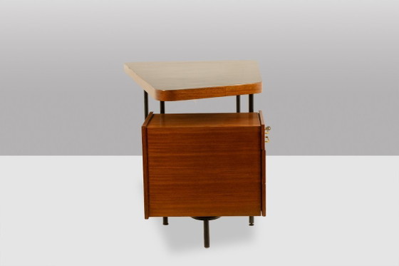 Image 1 of Georges Frydman. Asymmetrischer Schreibtisch mit Schubladen. 1950er-60er Jahre.