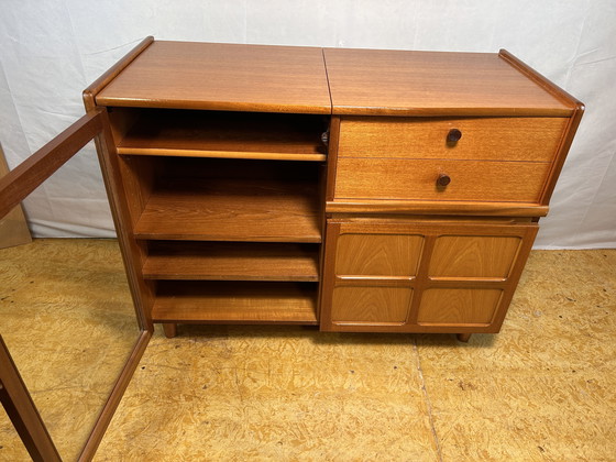 Image 1 of Vintage teakhouten platen- en muziekkast uit het midden van de eeuw van Parker Knoll (1960-1970) Zeldzaam Brits ontwerp | Prakti