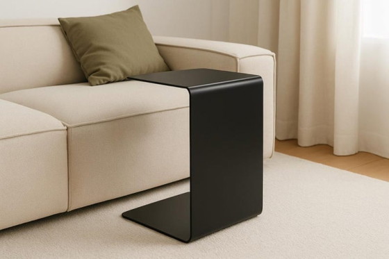 Image 1 of Minimalistischer C-förmiger Beistelltisch aus Stahl – Moderner Sofatisch