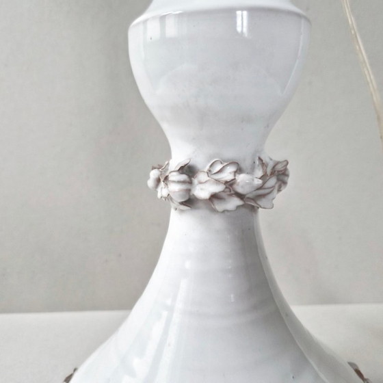 Image 1 of Vintage Italiaanse keramische lamp uit de jaren 50 met bloemversiering.