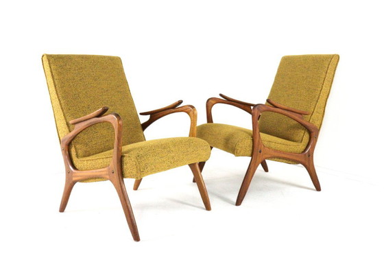 Image 1 of Fauteuil vintage jaune capitonné
