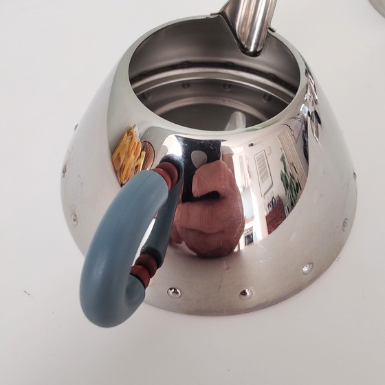 Image 1 of Zuccheriera, lattiera e due tazzine da caffè espresso di Alessi, progettate da Michael Graves