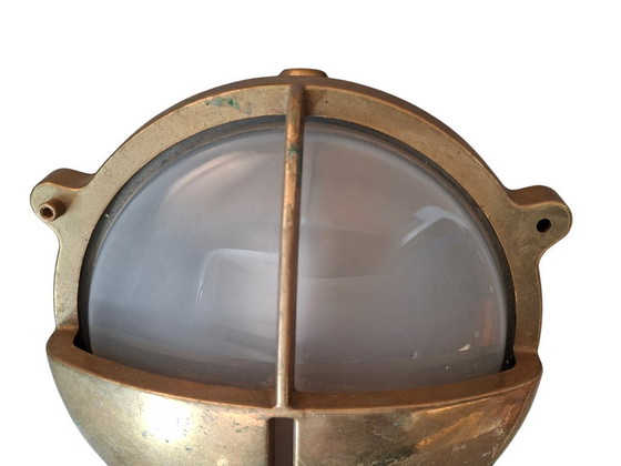 Image 1 of Vintage nautische wandlamp van massief messing – authentieke industriële stijl