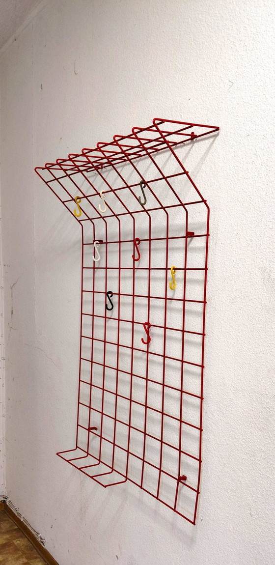 Image 1 of Karl Fichtel 1950er Wandgarderobe in Rot