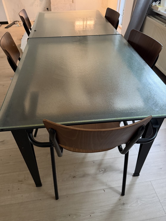 Tavolo da pranzo industriale vintage con piano in vetro + 6 sedie in legno (stile Bugholt) – Set da pranzo (photo 3 of 6)