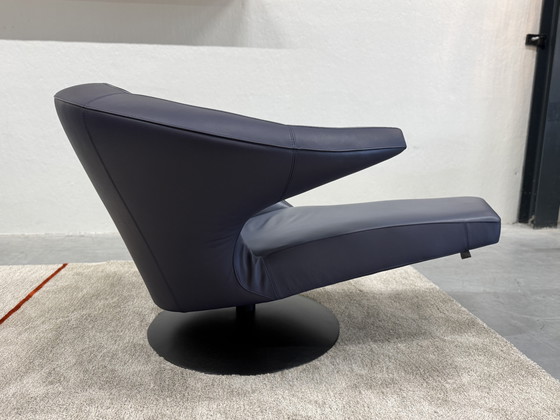 Image 1 of Fauteuil pivotant Leolux Parabolica en cuir bleu