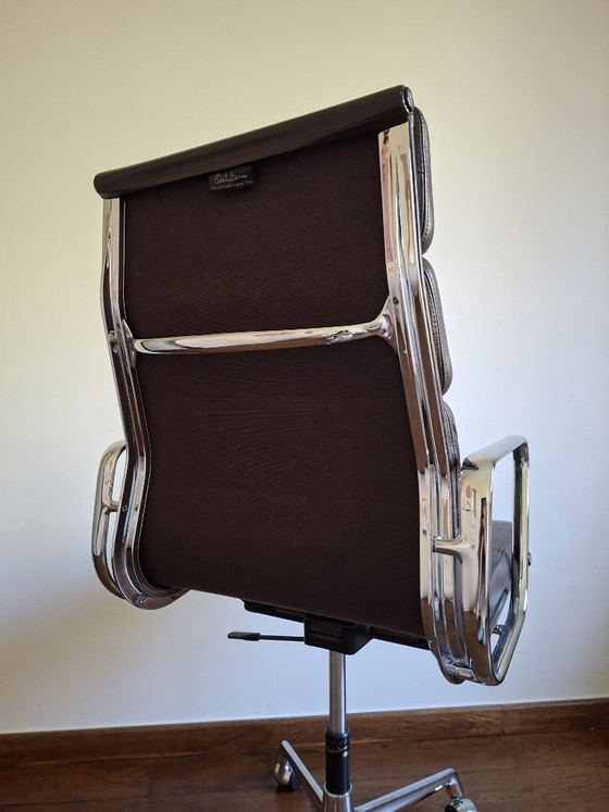 Image 1 of Poltrona Vitra Soft Pad EA 219 in pelle marrone castagna