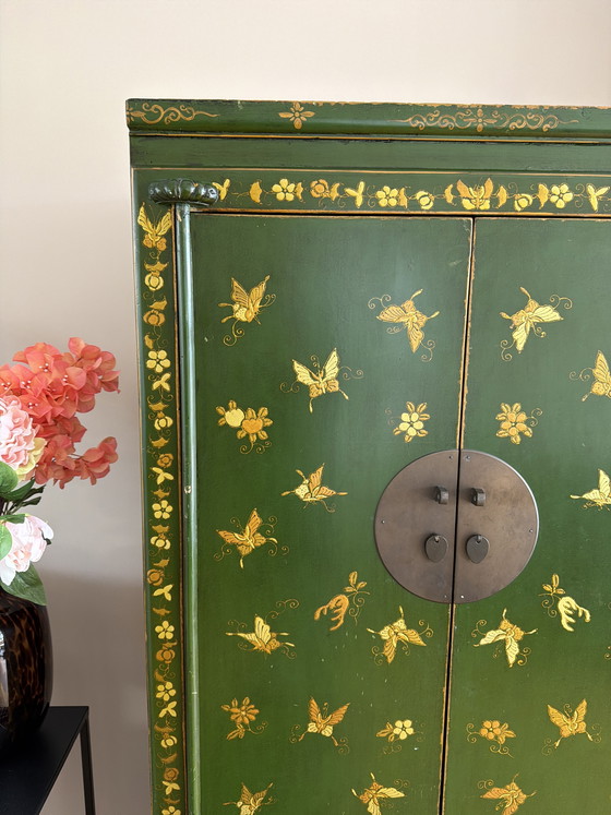 Image 1 of Chinese bruidskast groen met goudkleurige vlinders en bloemen