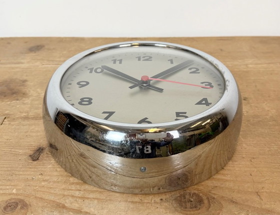 Vintage Wall Clock from PRAGUR, 1940s – Glass, Chrome (photo 8 of 19)