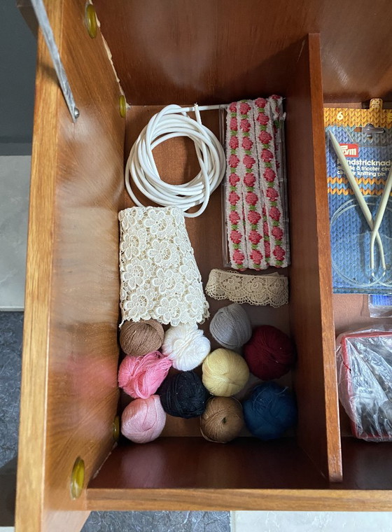 Costurero de madera con ruedas, años 70 – Armarios de almacenamiento, Wood (photo 8 of 13)