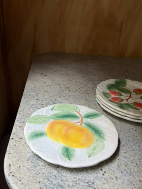 Vintage Japanese Majolica Fruit Plates, Set of 4, Embossed Ceramic Fruit Dessert Plates, Made in Japan (photo 18 of 19)