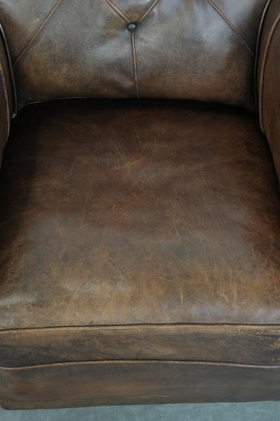 Image 1 of Poltrona antica in pelle di pecora dall'aspetto lussuoso e rifinita in legno