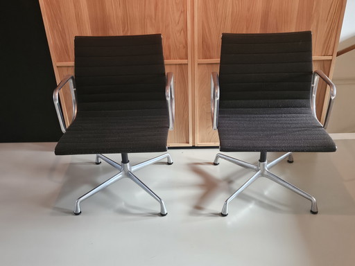 Vitra Eames Ea108