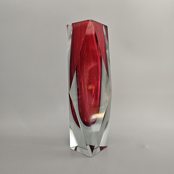 Image 1 of Vaso in vetro vintage, sfaccettato. Rosso e blu. Vetro di Murano, Italia.