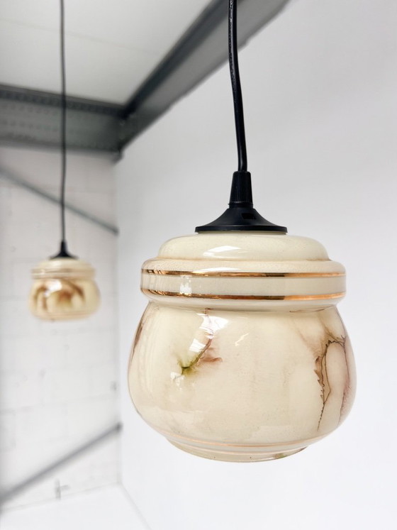 Set di 2 lampade da soffitto vintage con motivo marmorizzato, anni '60 – Lampade a sospensione, Glass (photo 2 of 9)