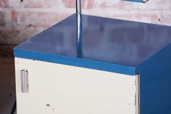 Een paar gerestaureerde Bauhaus-nachtkastjes, chroom, gelakt hout, Tsjechië, jaren 1930 – Wood, Chrome (photo 10 of 10)