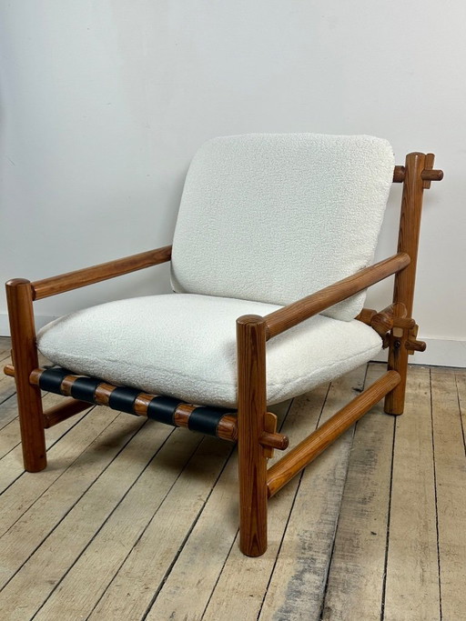 Poltroncina vintage in pino massiccio, anni '70, tessuto Bouclé color ecrù