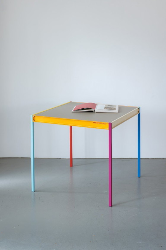 Image 1 of Ensemble de meubles modernes - table et chaises, design simple et chic par Klaus Ebbers
