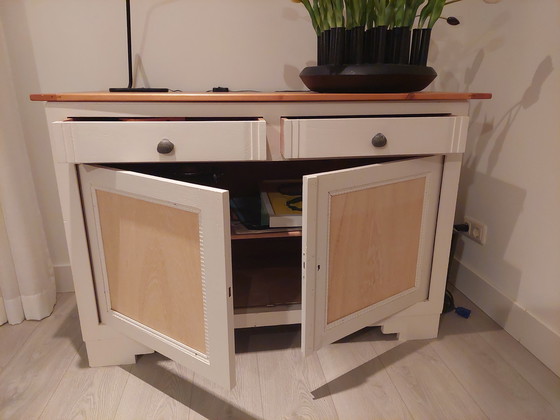 Image 1 of Commode ancienne pour chambre d'enfant