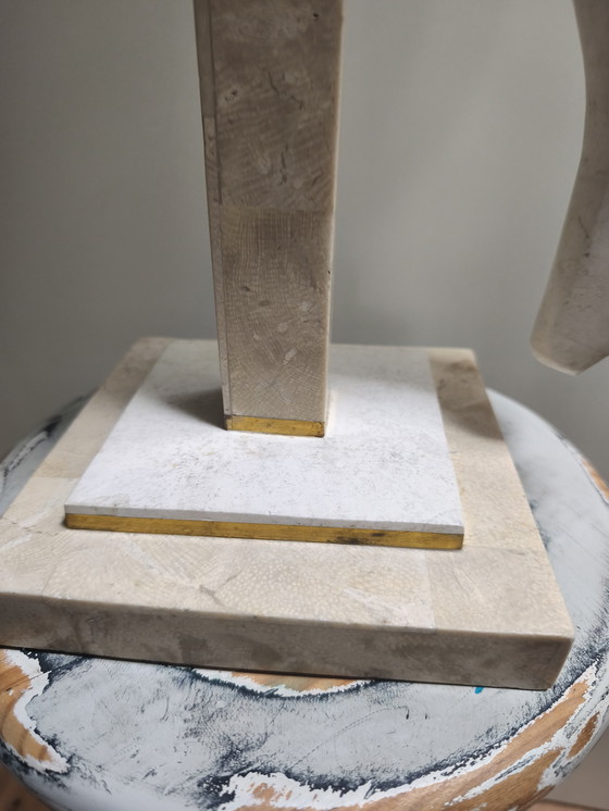 Image 1 of Autentico uccello acquatico in pietra tassellata Maitland-Smith su piedistallo - Stile Hollywood Regency