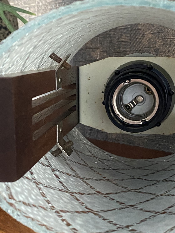 Image 1 of Lampe suspendue design scandinave des années 1960 en teck et verre gaufré