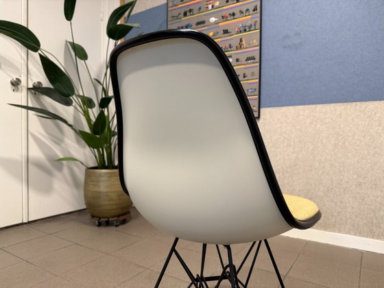 Image 1 of Vitra | Eames | DSR | Wit & Creme Bekleding | 2x
