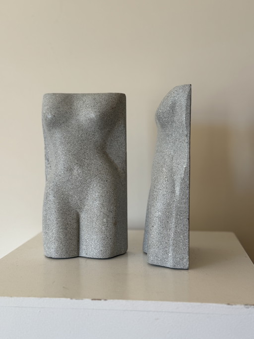 Ensemble de 2 serre-livres vintage en pierre représentant un torse féminin