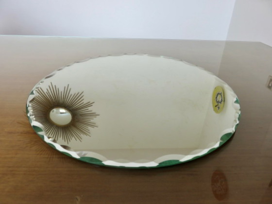 Image 1 of Antieke, grote, ronde, afgeschuinde, vrijstaande spiegel.