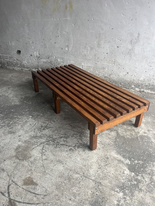 houten-latten-bank-koffietafel