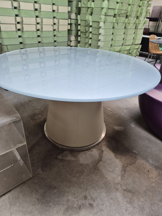 Image 1 of Table Virra Lebeau