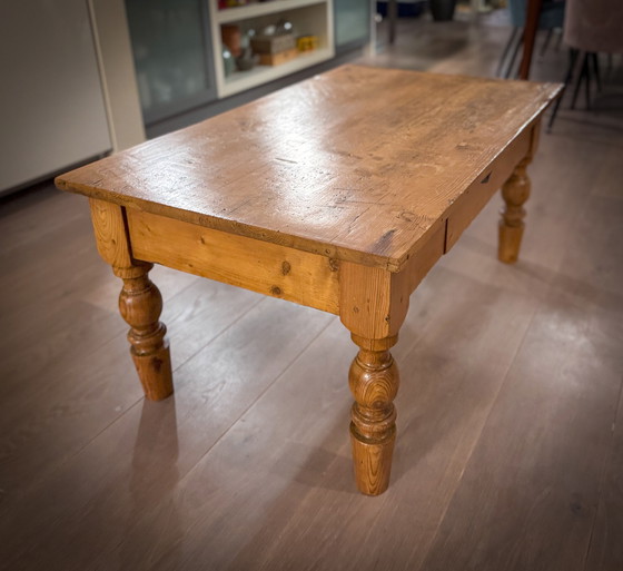 Image 1 of Couchtisch Antike Kiefer in gutem Zustand