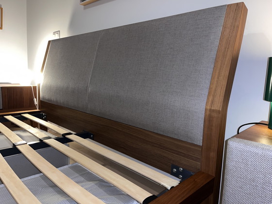 Image 1 of Struttura del letto e comodini coordinati