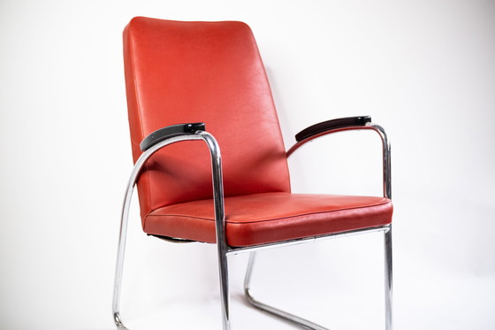 Image 1 of Chaise à patins vintage en cuir rouge