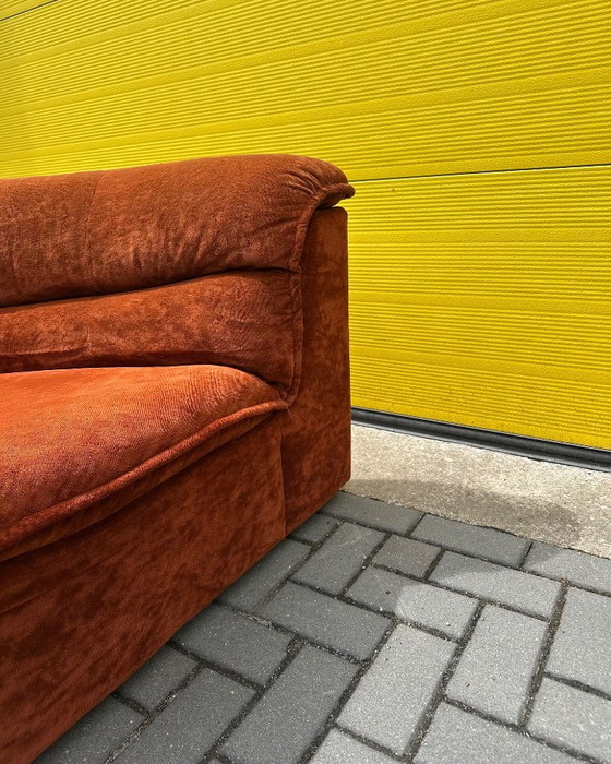 Fauteuil d'angle vintage en velours rouge-brun, Années 70 (photo 11 sur 20)