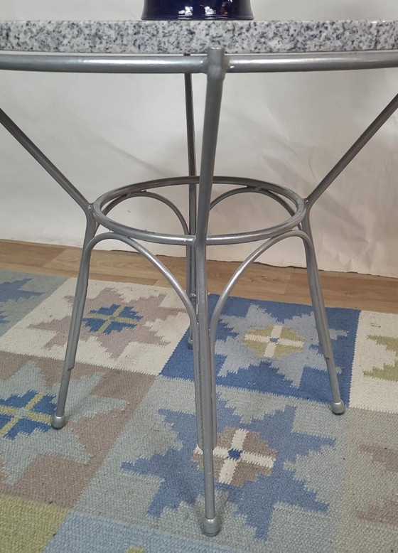 Image 1 of Tavolino rotondo in granito grigio e metallo argentato, design tedesco 1960
