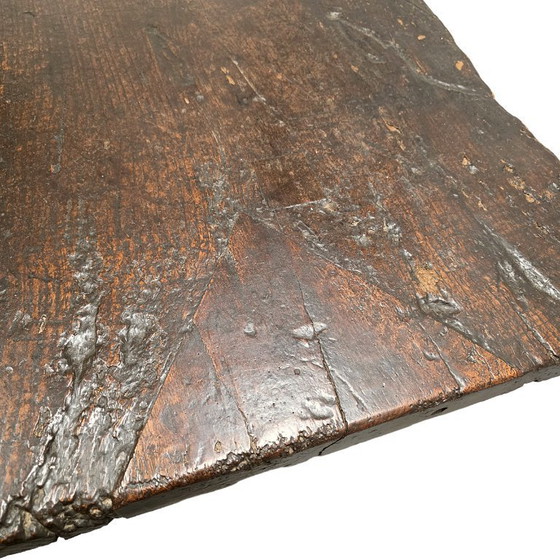 Image 1 of Antiek Spaans kastanje en noten houten salontafel, 18e eeuw