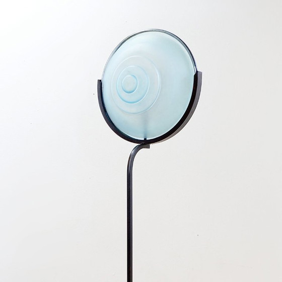 Image 1 of Stehleuchte "Scheibe" aus Metall und sandgestrahltem Glas